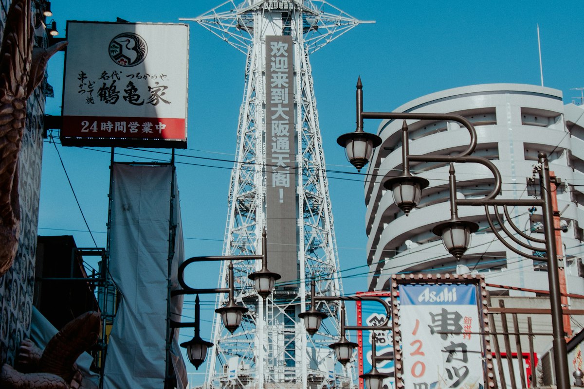 新世界・通天阁一带：串炸老街的吃法和规矩