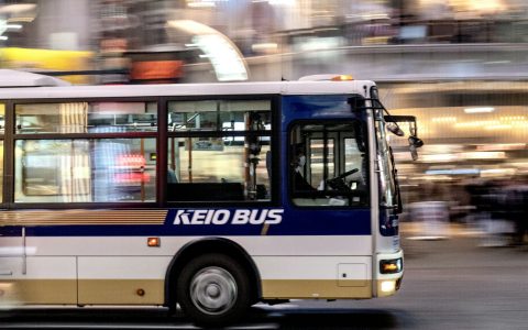 大阪公交车怎么坐：上车下车、付钱和看站名